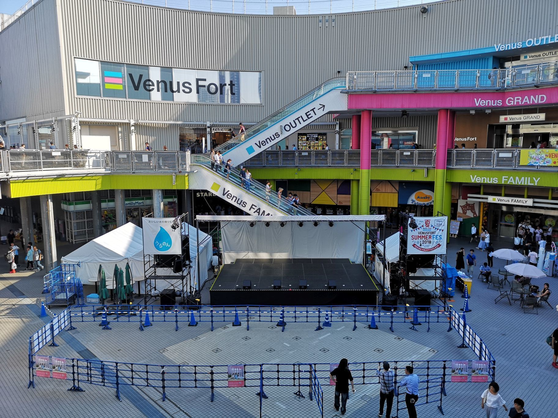 Pink Cres. 2Ndal「えとせとら」発売記念インストアイベント  ミニライブ＆サイン会(台場全2回)バラード中心の関東最終日,衣装は2回別バージョン: アップフロントライフ